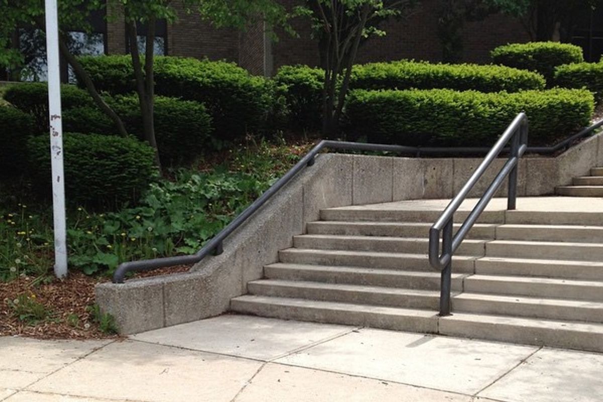 Image for skate spot Creston High School 7 Stair Kink Rail