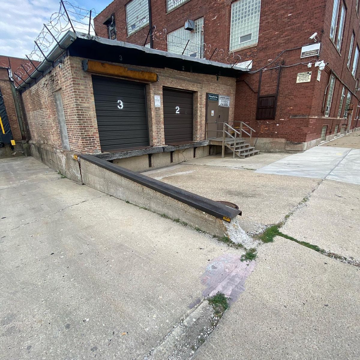 Image for skate spot N Kildare Ave - Metal Ledge