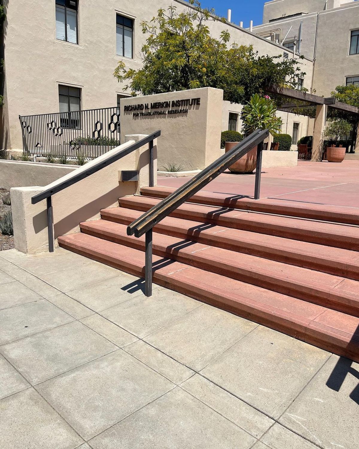 Image for skate spot Caltech - 5 Stair Rail