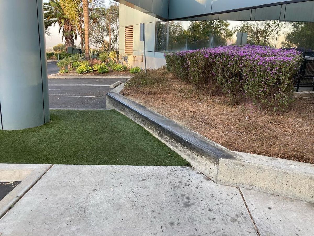 Image for skate spot ELAC Corporate Center - Grass Ledge