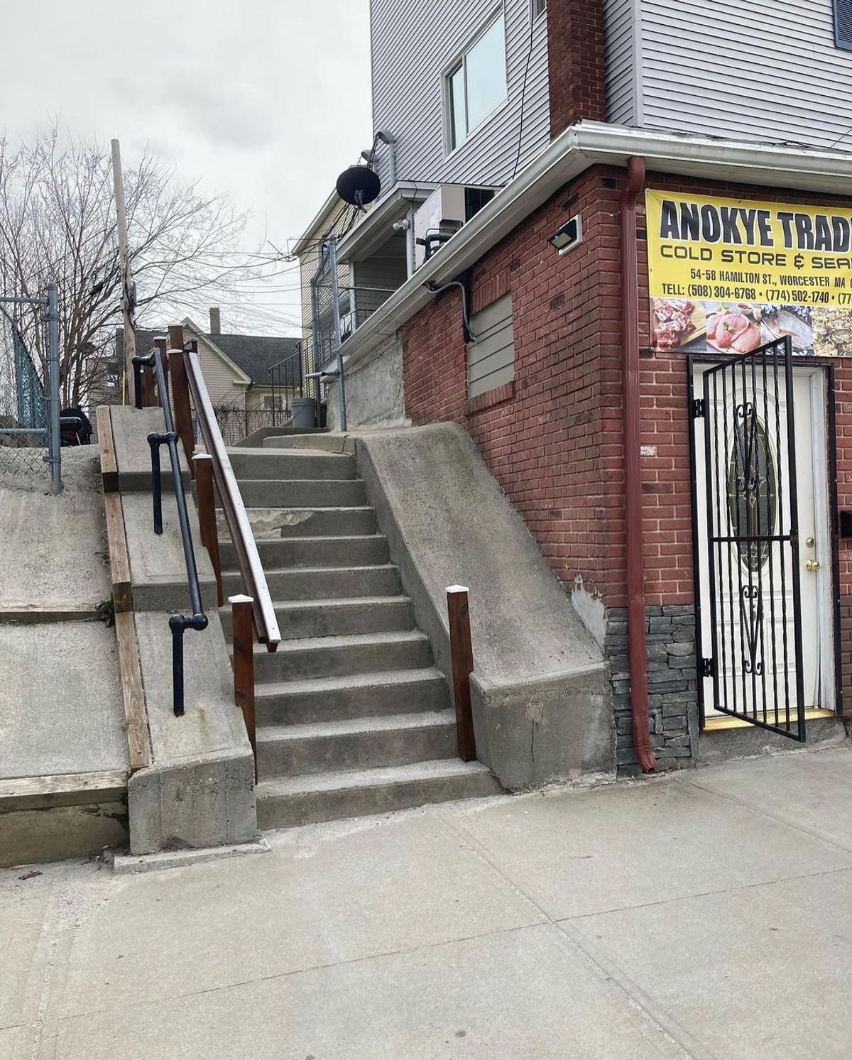 Image for skate spot Hamilton St - 10 Stair Skinny Bank Drop