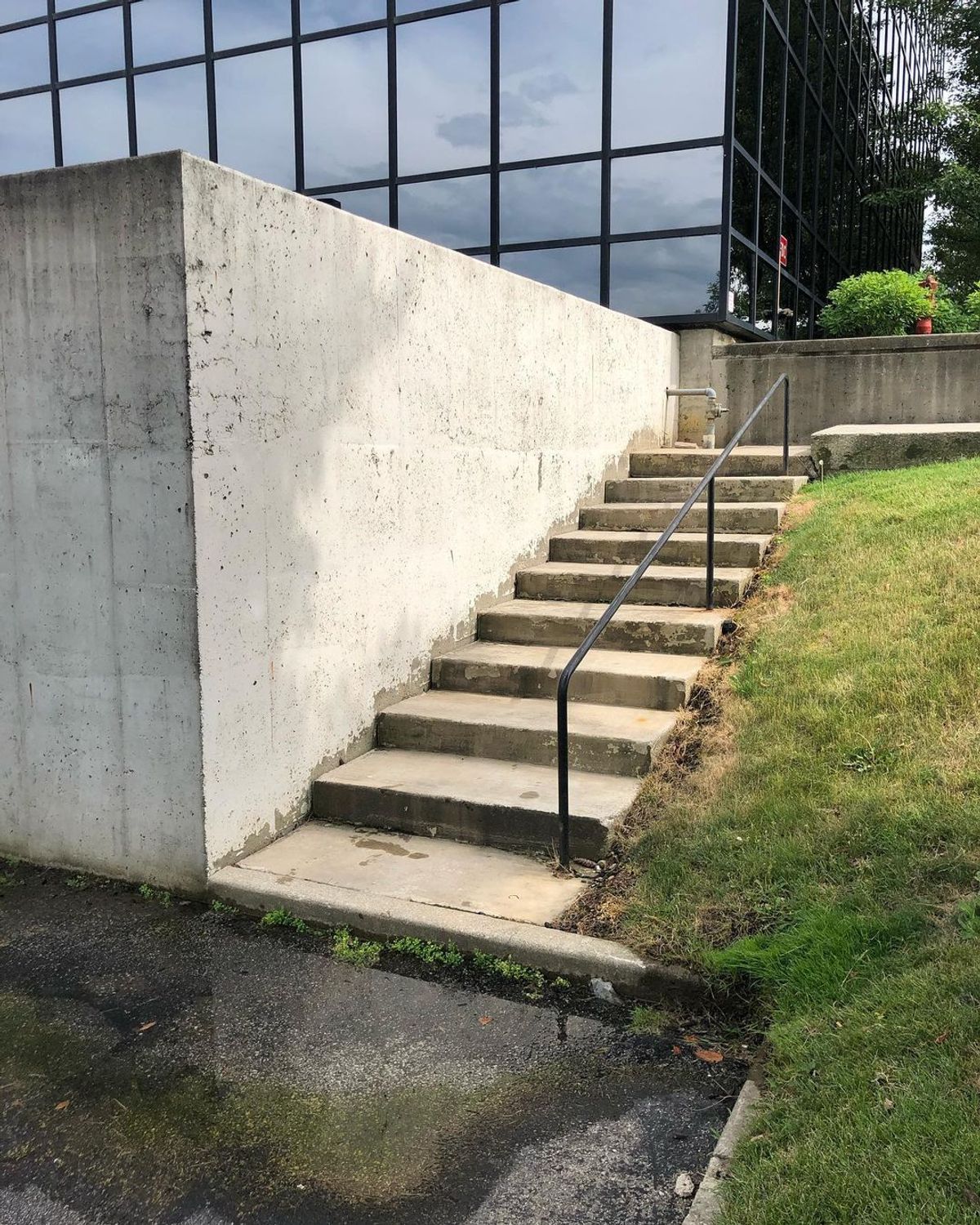 Image for skate spot Olentangy - Sidewalk To 10 Stair Rail