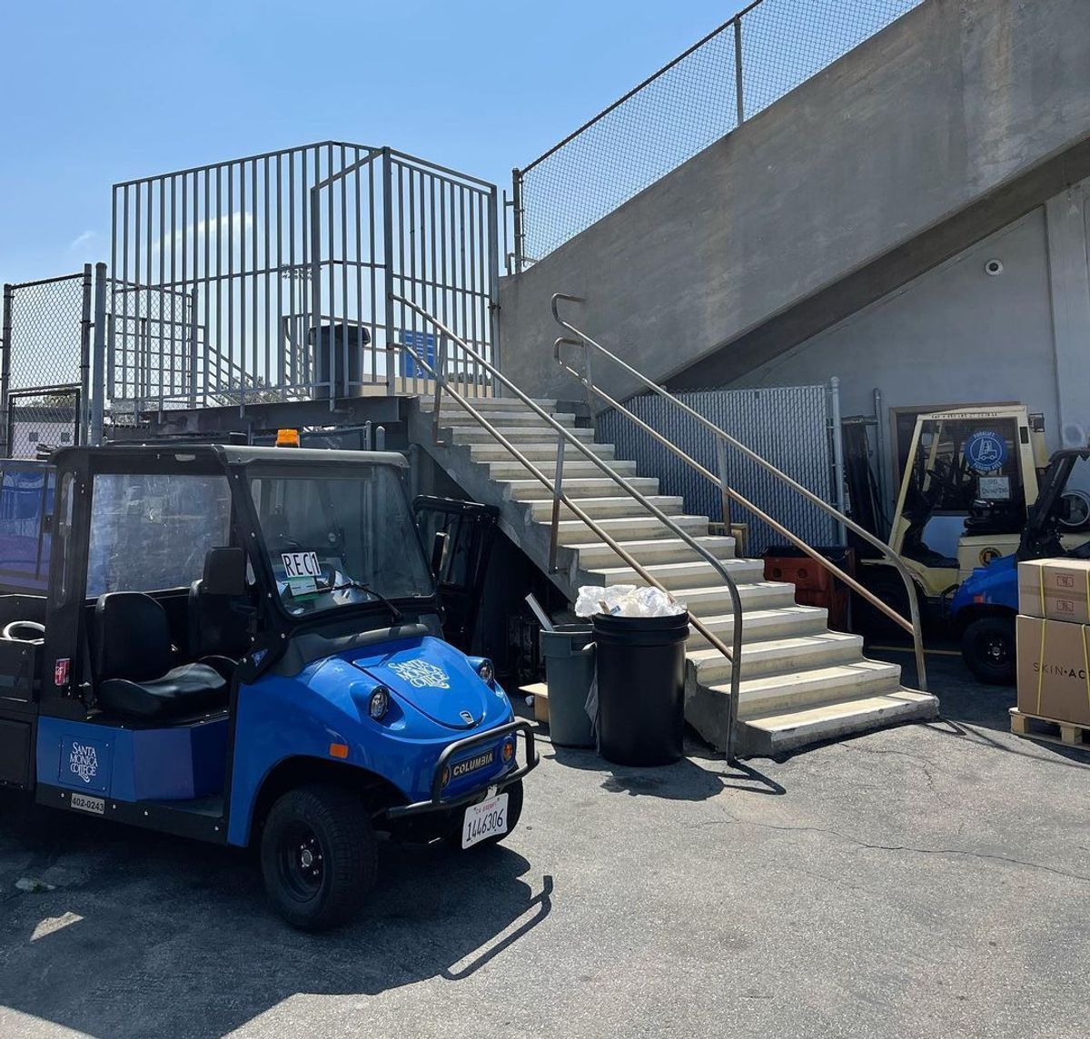 Image for skate spot Santa Monica College - Stadium 15 Stair Rail