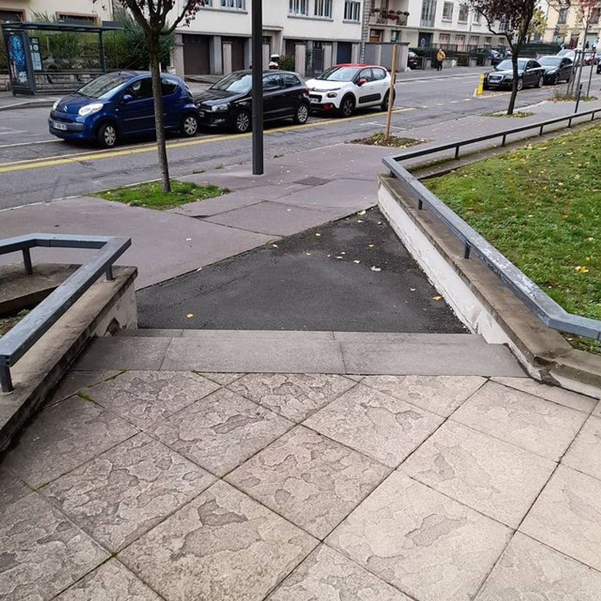 Image for skate spot Rue Jeanne d'Arc Flat Rails