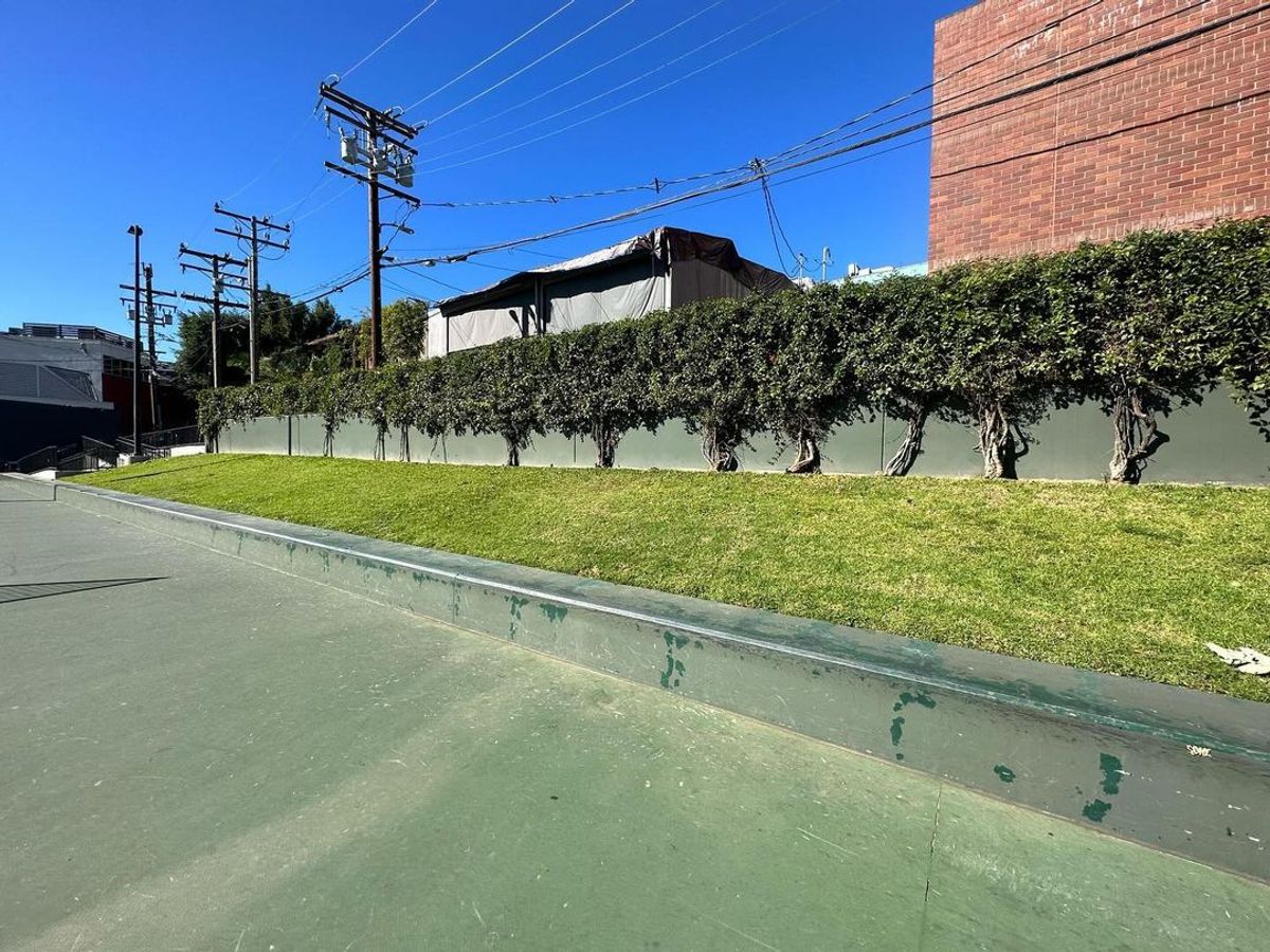 Image for skate spot West Hollywood Park - Basketball Court Ledges