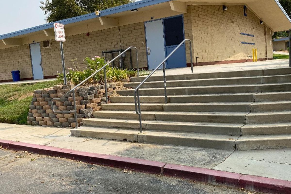 Image for skate spot Agoura High School 8 Flat Rail