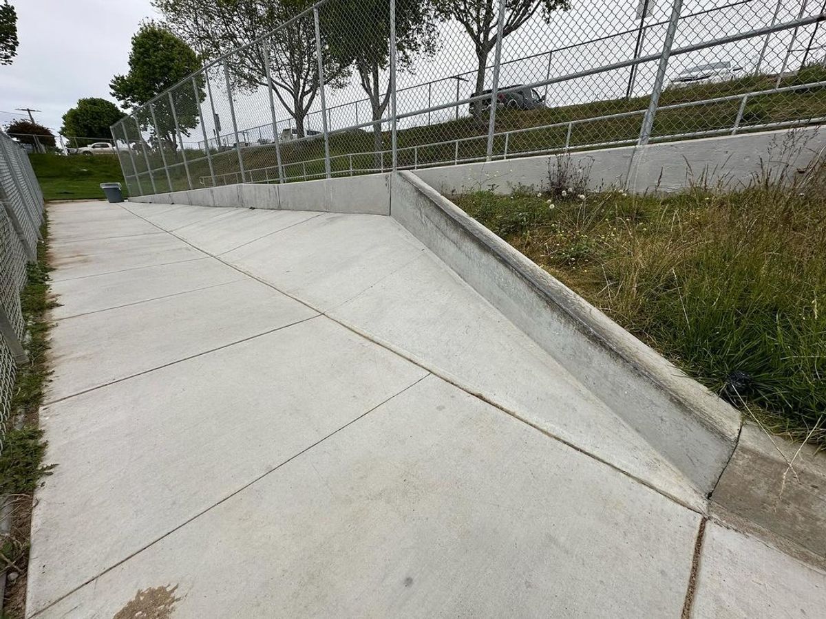 Image for skate spot Ikeda Field - Bank To Ledge