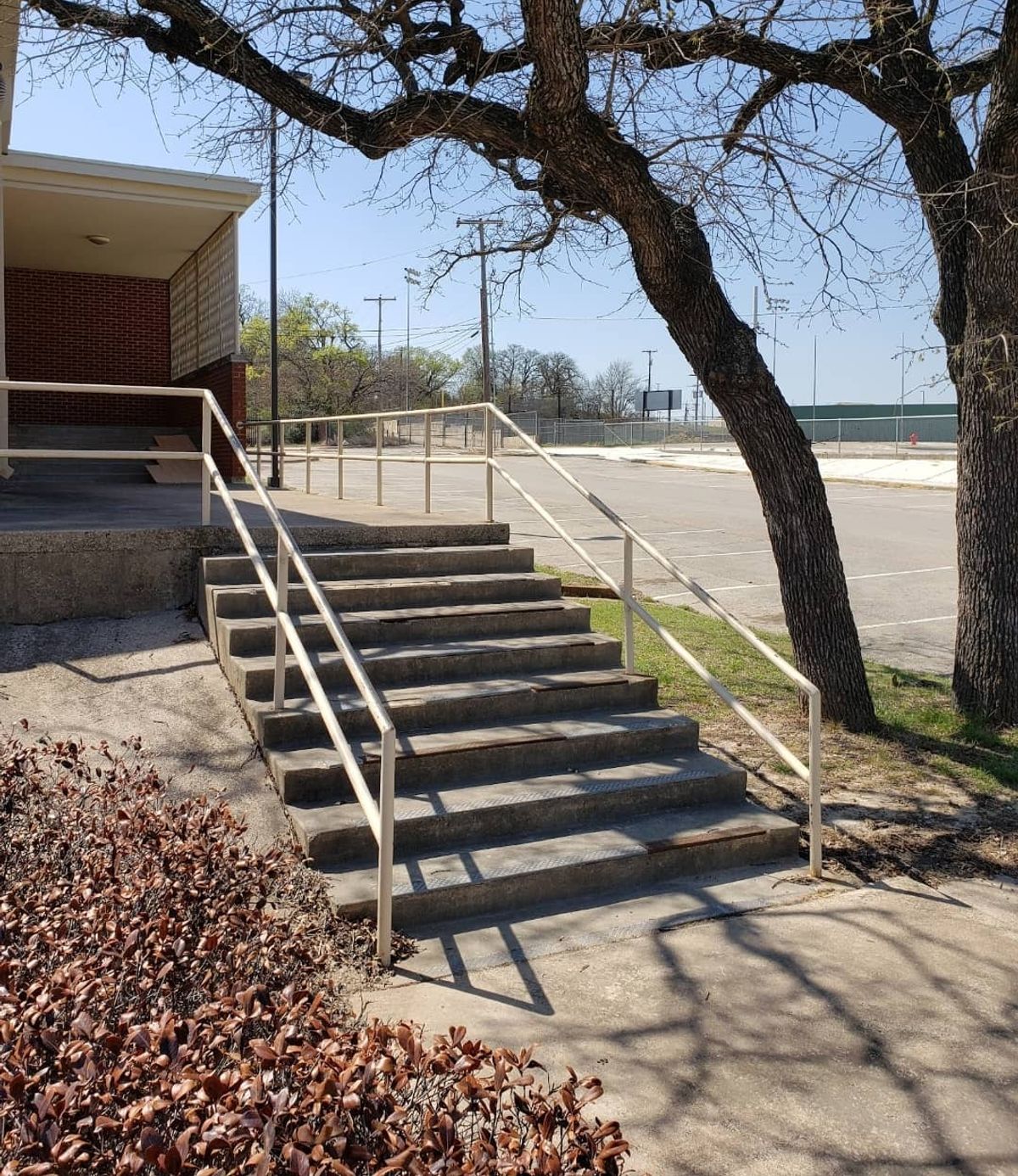 Image for skate spot Eastern Hills Elementary School - 9 Stair Rail