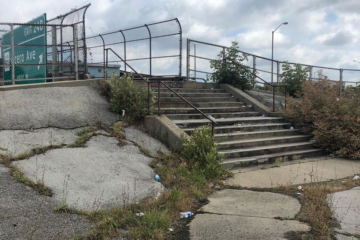 Image for skate spot W Lexington Over Rail Into Bank