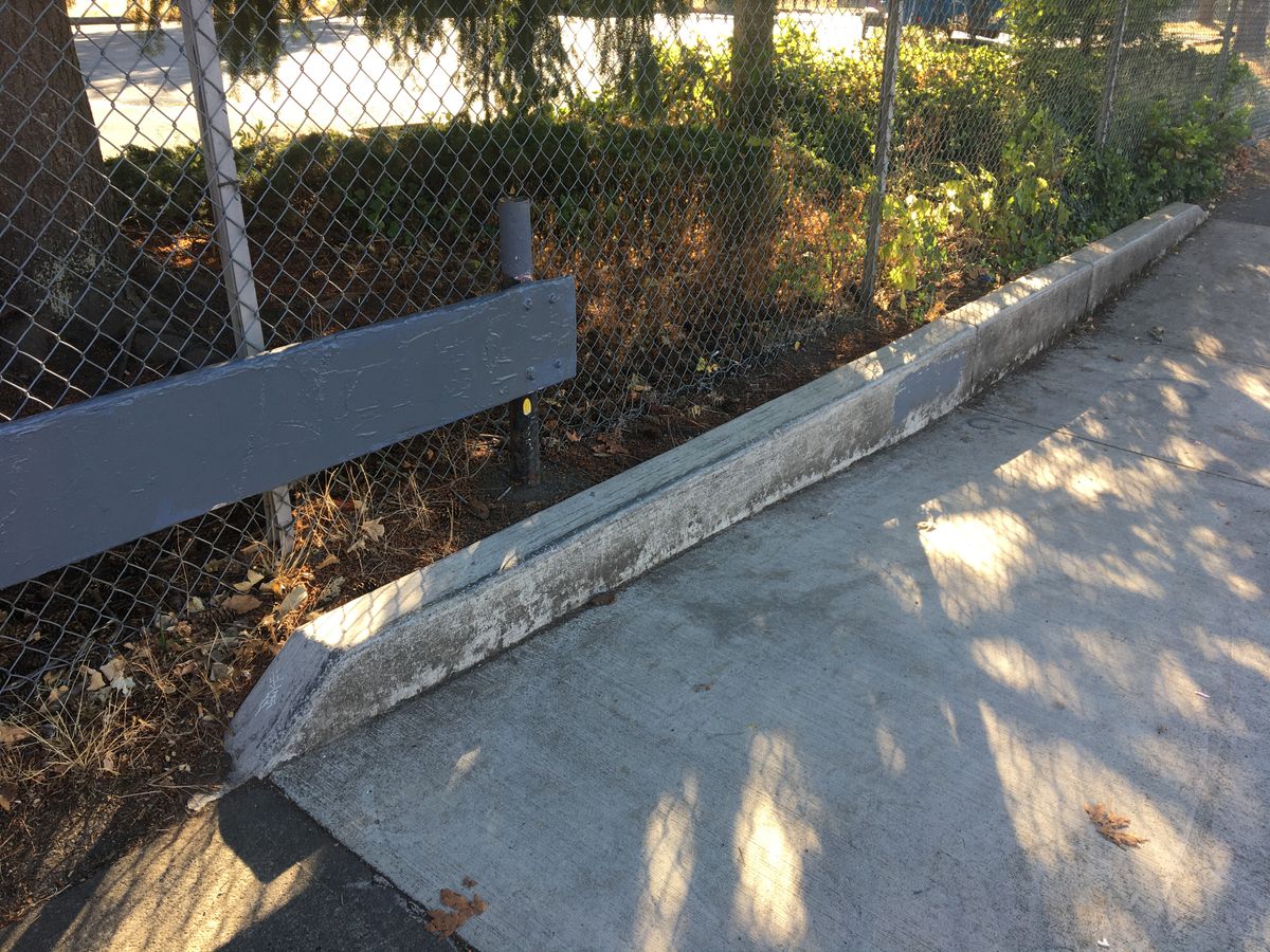 Image for skate spot arleta curb/ledge