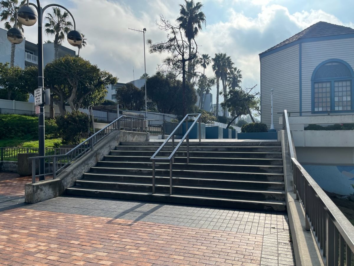 Image for skate spot Redondo Beach Pier - 9 Stair Rail