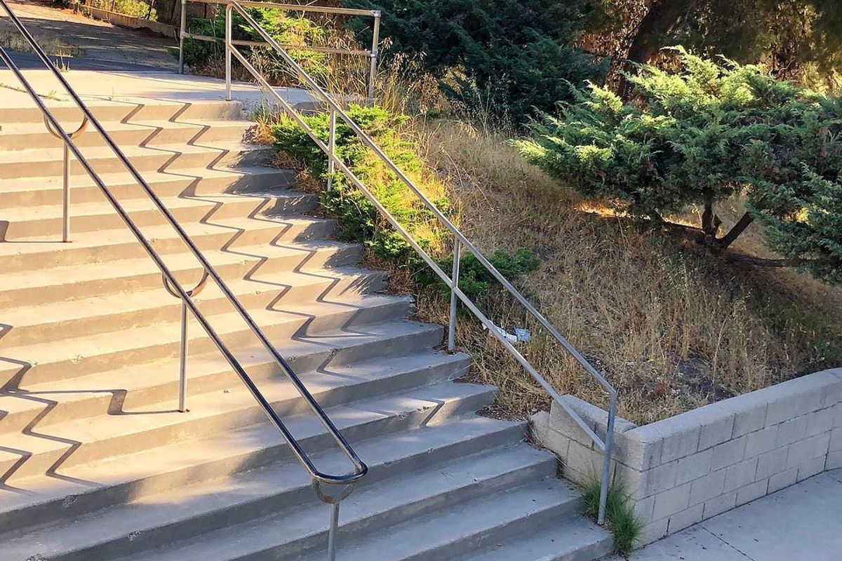 Image for skate spot Miraleste School 16 Stair Rail