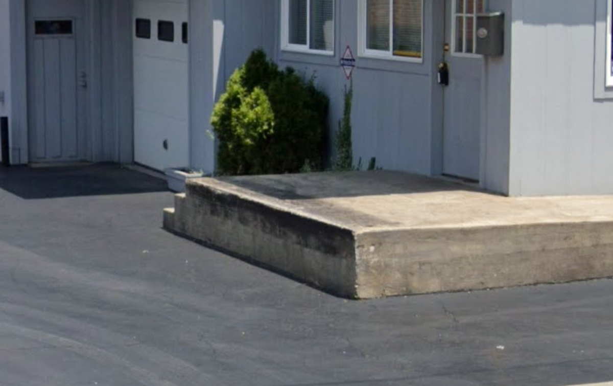 Image for skate spot N High Street - Ledge