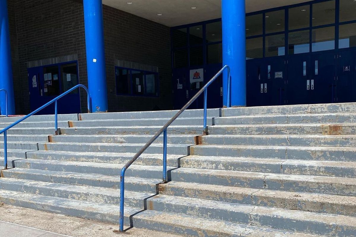 Image for skate spot Sinagua Middle School 10 Stair Rail