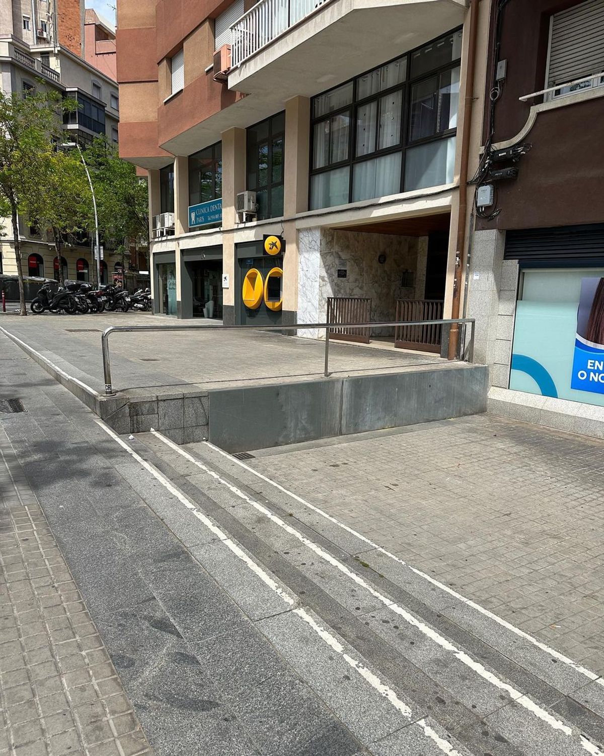 Image for skate spot Avinguda Meridiana - Over Rail