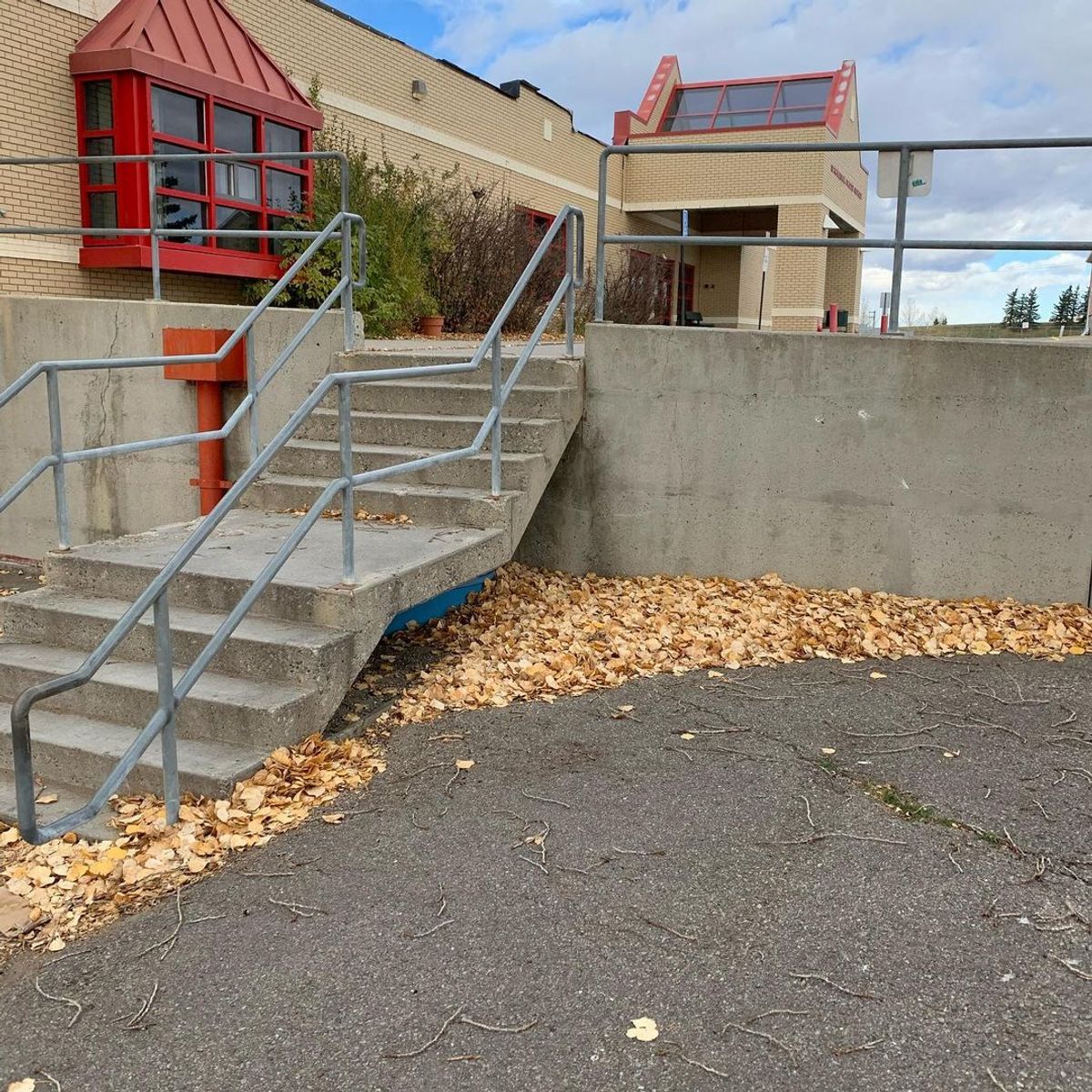 Image for skate spot Springbank Middle School - Double Set Gap Over Rail