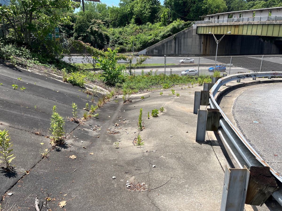 Image for skate spot Amtrak Station - Bump Over Guardrail