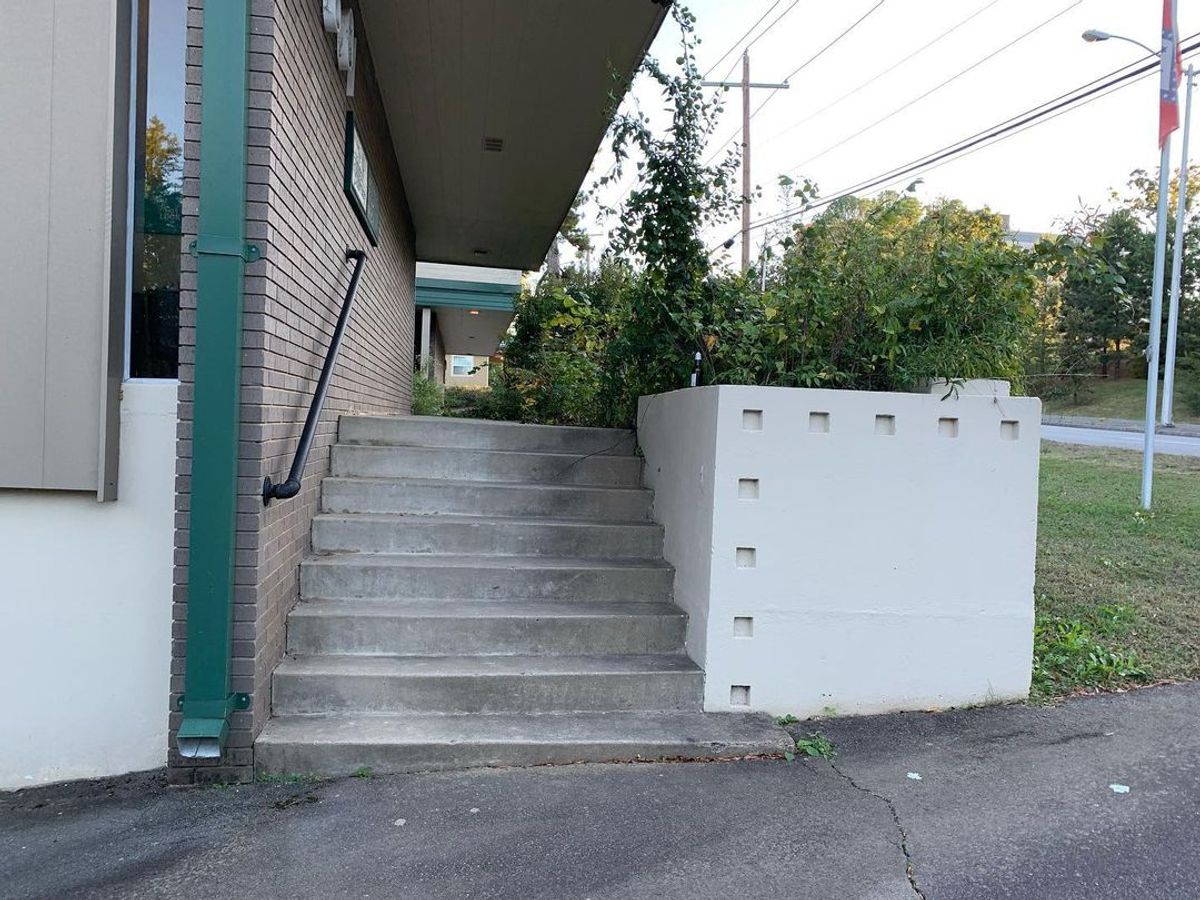 Image for skate spot N University Ave - 8 Stair Out Ledge