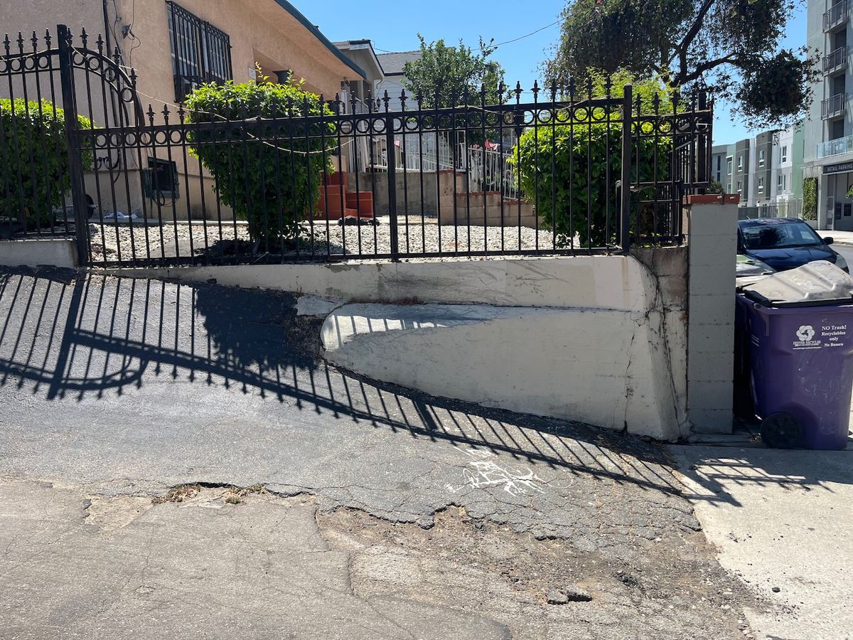 Image for skate spot Bonnie Brae St - Bank to Ledge