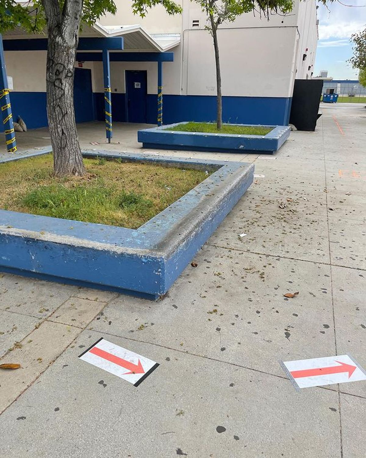 Image for skate spot Los Angeles High School - Planter Ledges