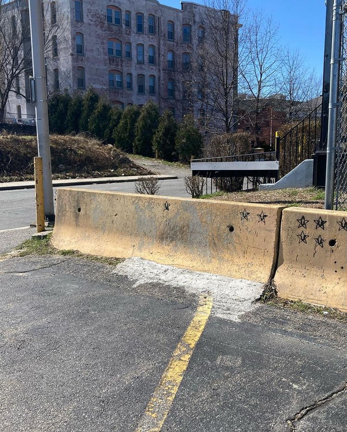 Image for skate spot Jackson St Barrier