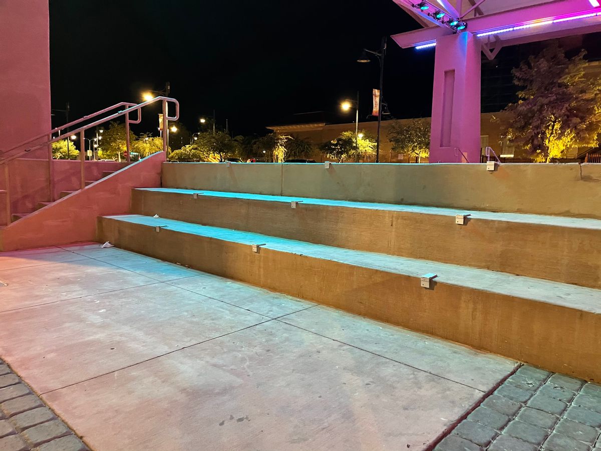 Image for skate spot Plaza de Las Cruces - 3 Block