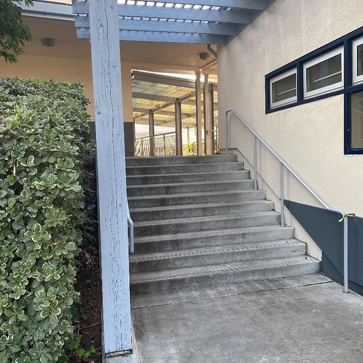 Image for skate spot Redwood Middle School - 10 Stair