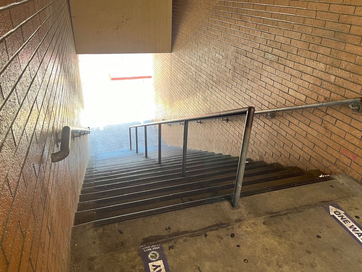 Image for skate spot Glendale High School - 21 Stair Rail