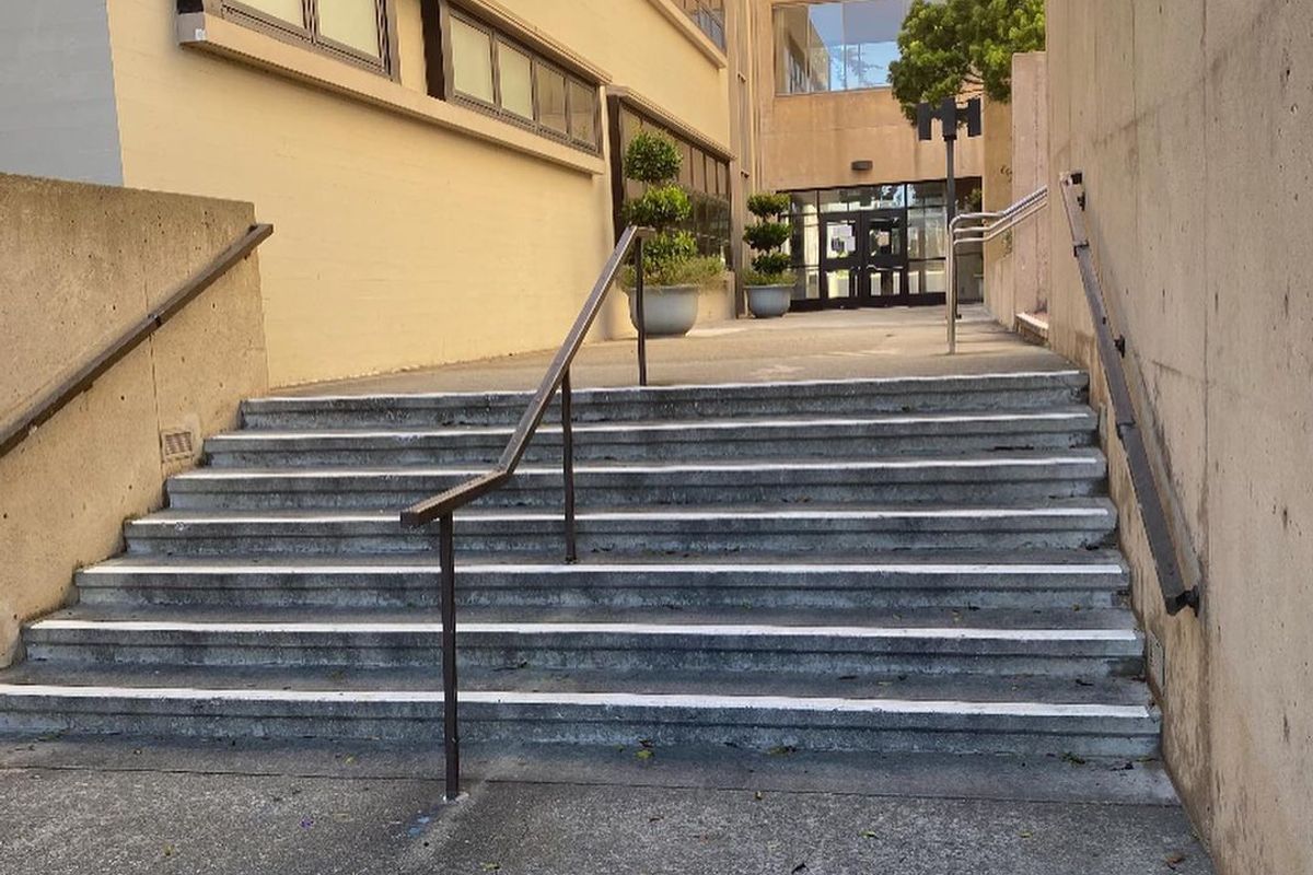 Image for skate spot SFSU 7 Stair Kink Rail