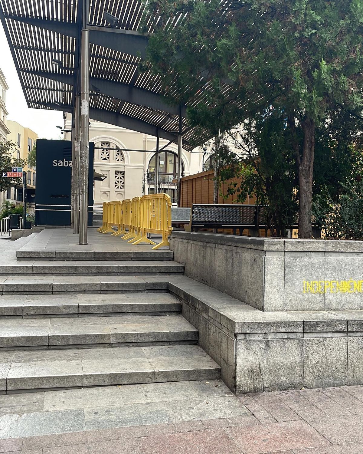 Image for skate spot Plaça del Dr. Robert - 6 Stair Out Ledge