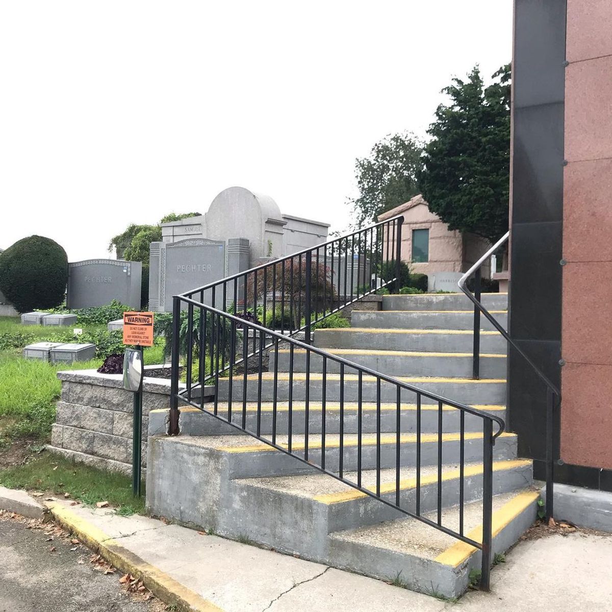 Image for skate spot Mount Lebanon Cemetery - Pop Out Rail