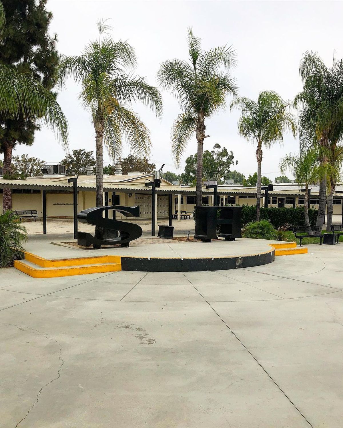 Image for skate spot Sunny Hills High School -Stage Manny Pad