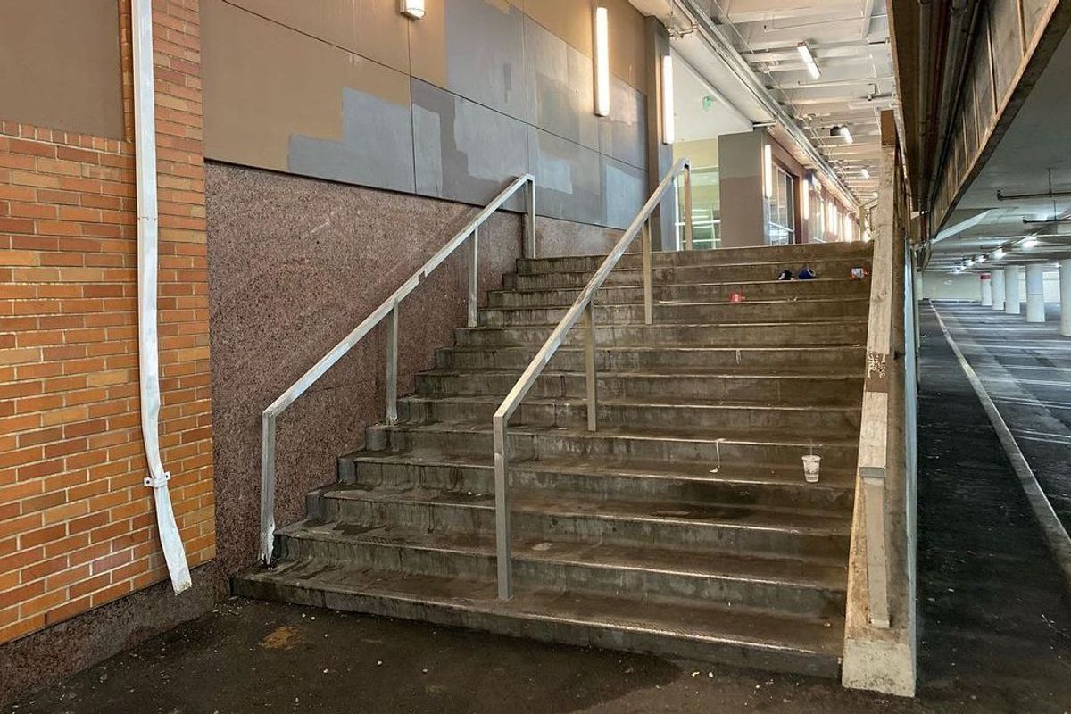 Image for skate spot LA Fitness 13 Stair Rails