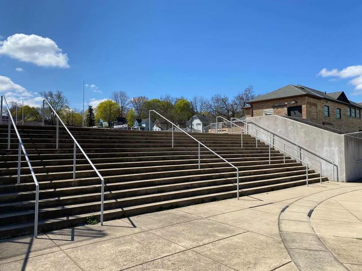 Image for skate spot Houseman Field - 15 Stair Rail