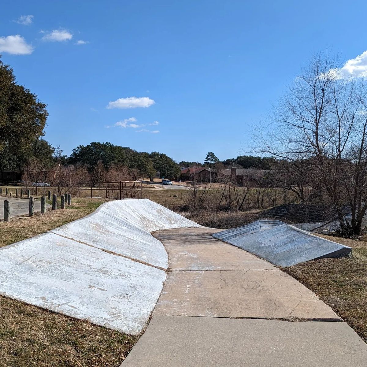 Image for skate spot Woodlake Pond - Blue Banks