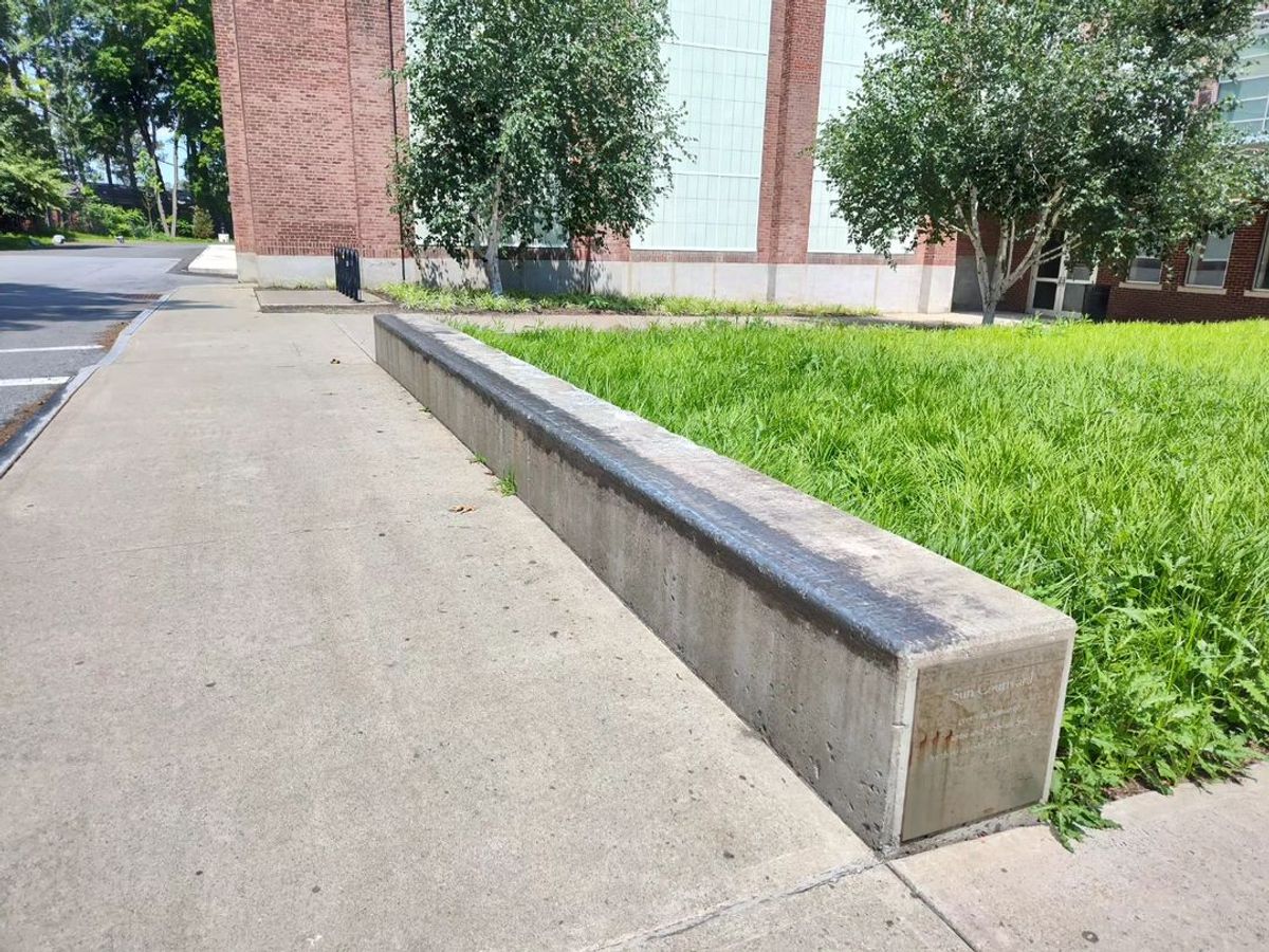 Image for skate spot Kenyon Hall - Ledge