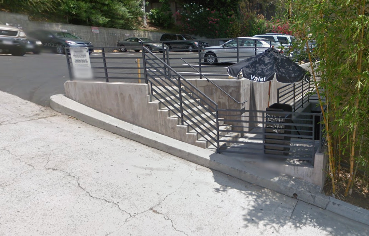 Image for skate spot 8335 - Gap Over Rail To Hill Bomb