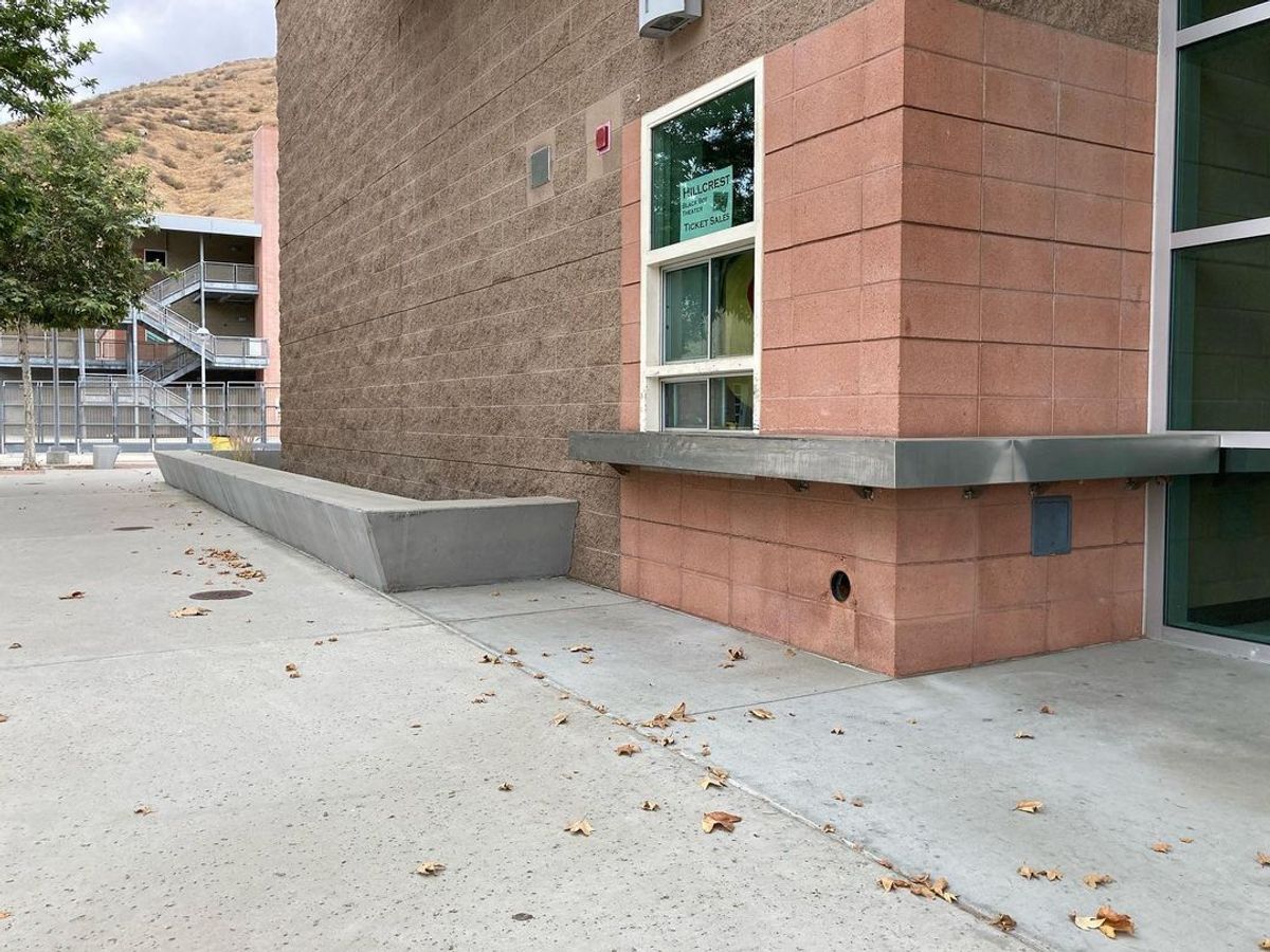 Image for skate spot Hillcrest High School - Skinny To Ledge