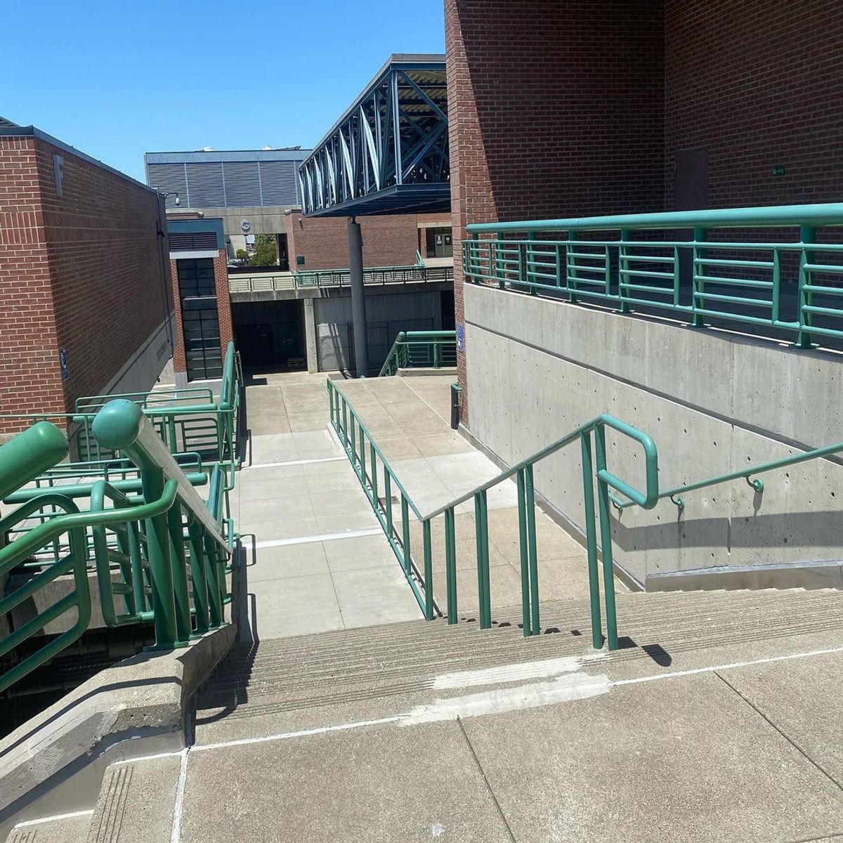 Image for skate spot Laney College - Down And Out Rail