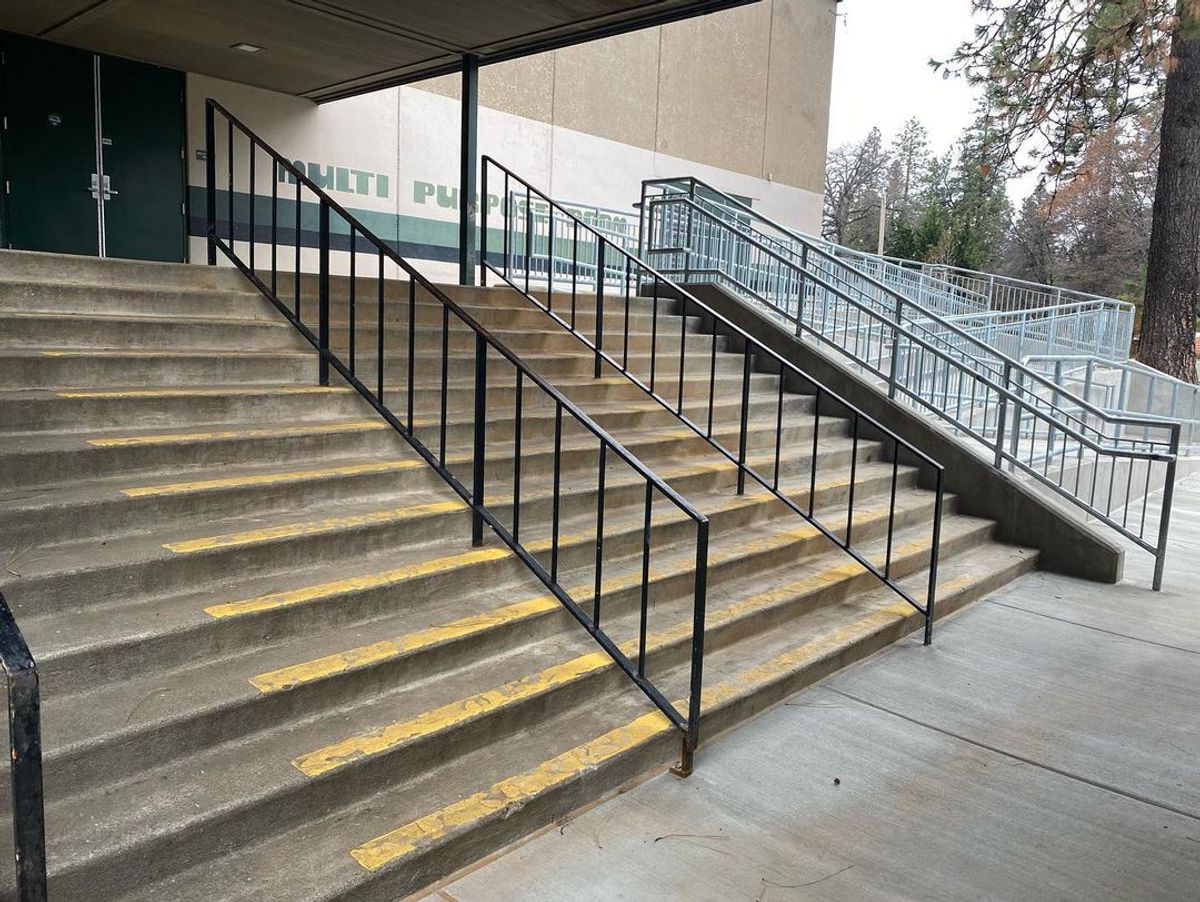 Image for skate spot Lyman Gilmore Middle School - 12 Stair Rails