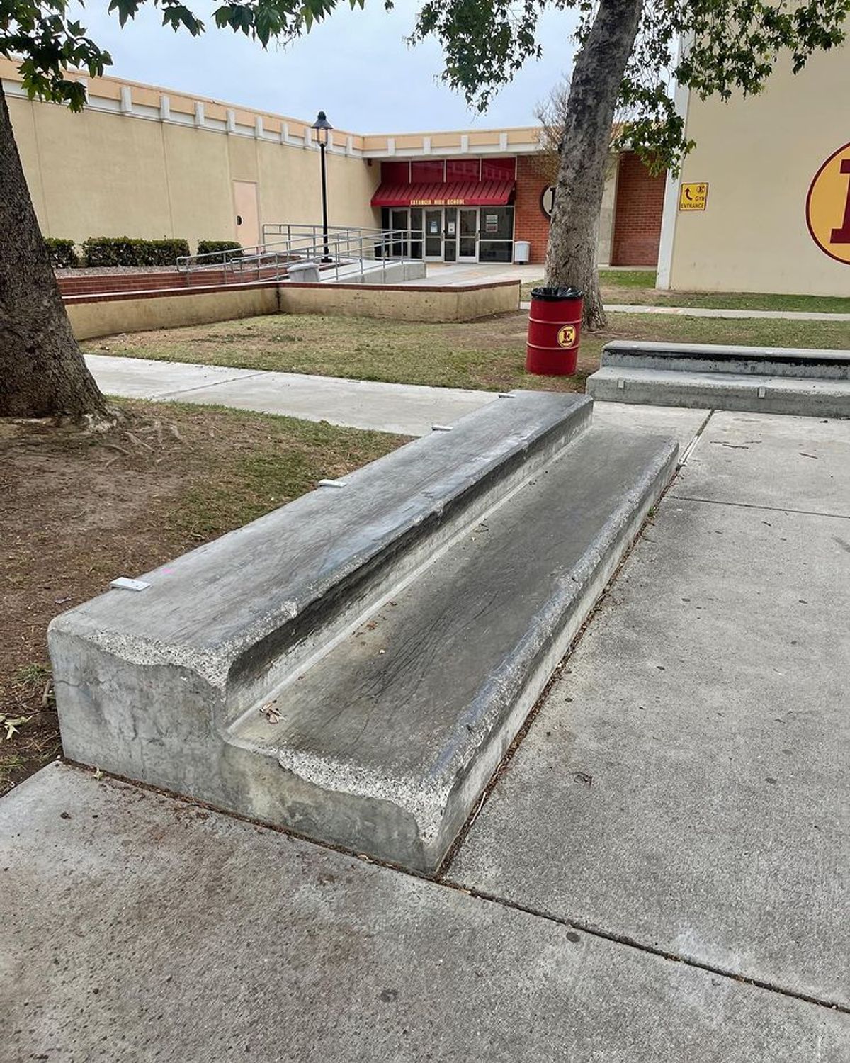 Image for skate spot Estancia High School - Ledges