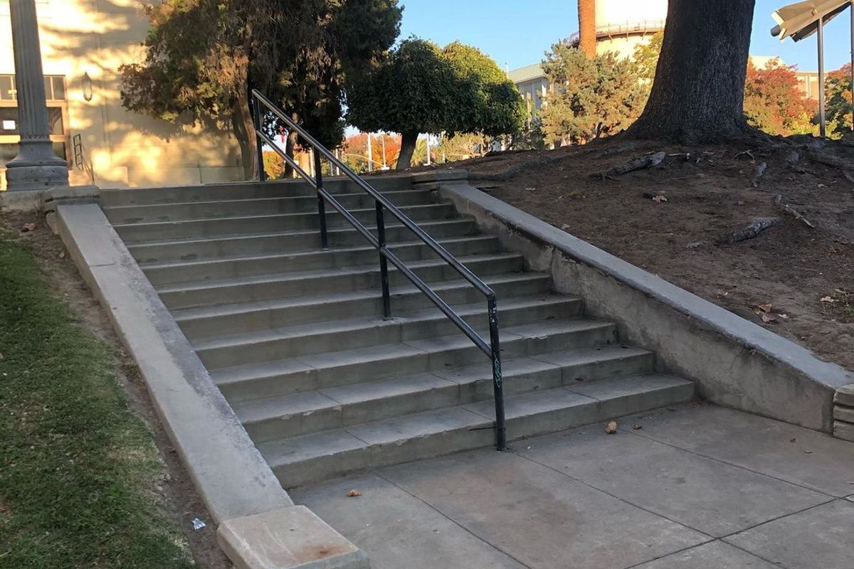 Image for skate spot Veterans Memorial 11 Stair Rail