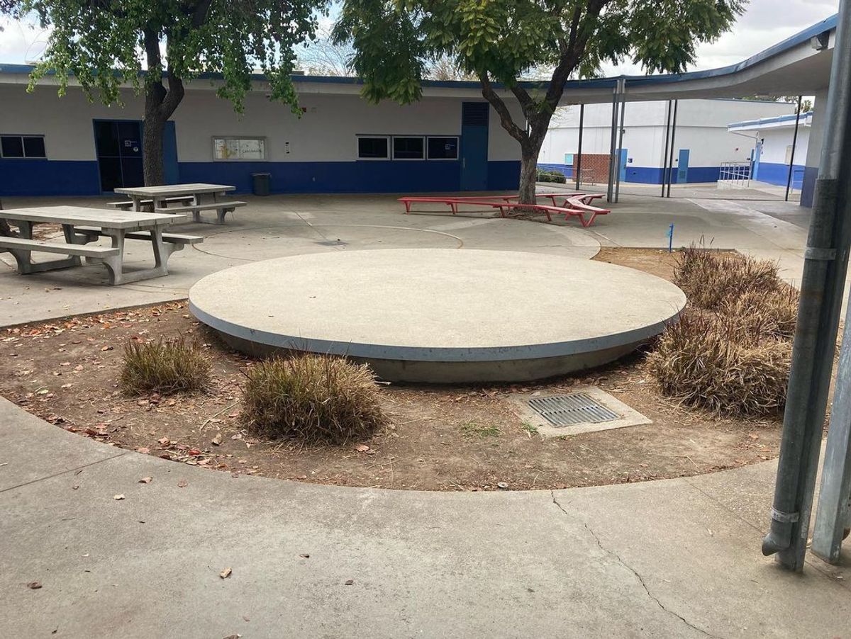 Image for skate spot Suzanne Middle School - Circle Manny Pad