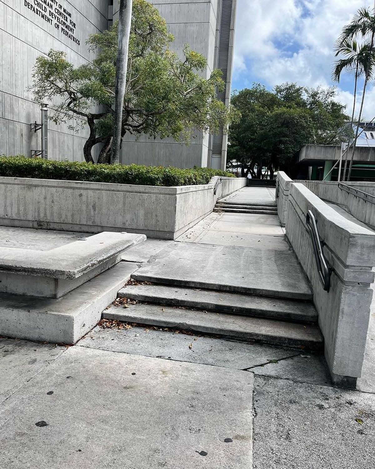 Image for skate spot Mailman Center - Ledges