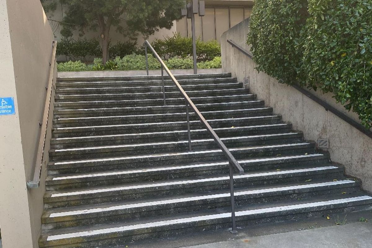 Image for skate spot SFSU Library 15 Stair Rail