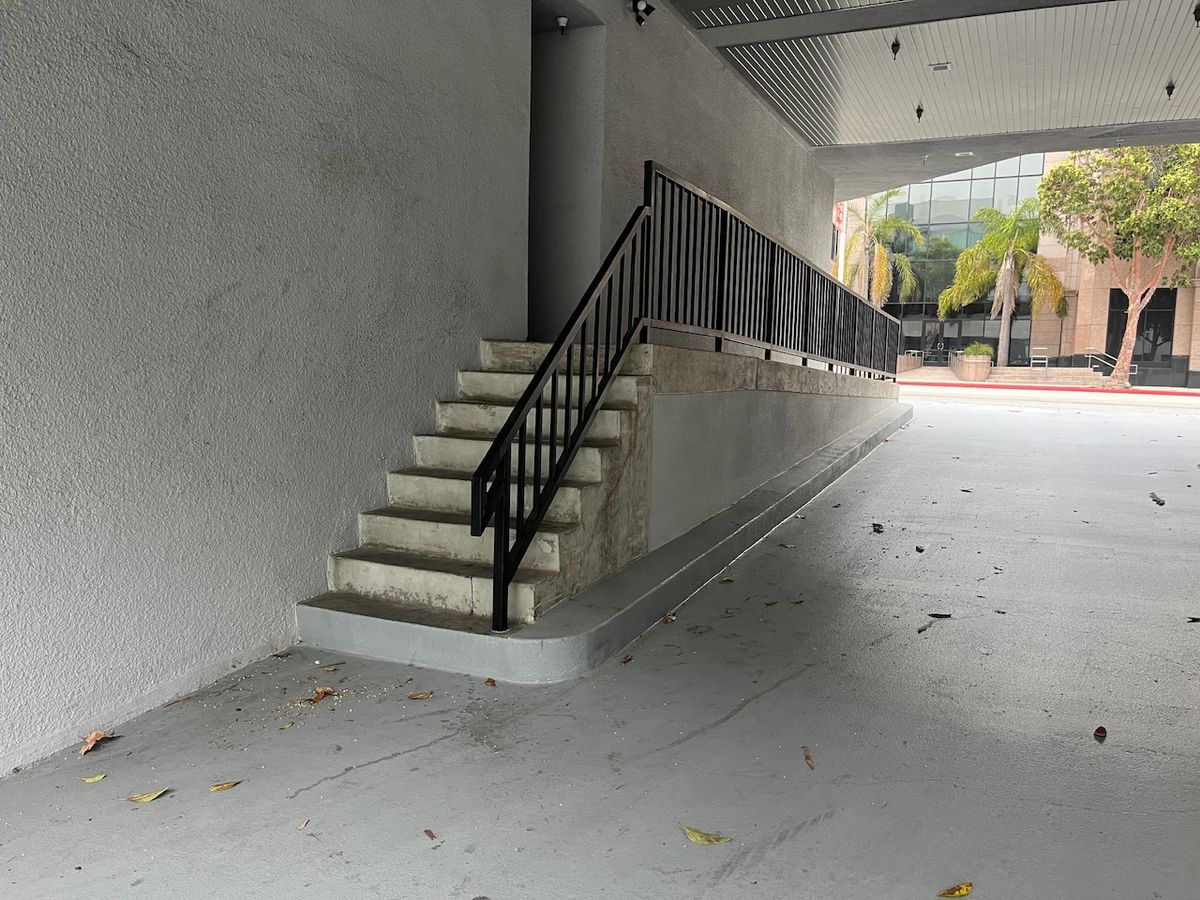 Image for skate spot Lincoln Blvd - 8 Stair Gap Over Rail