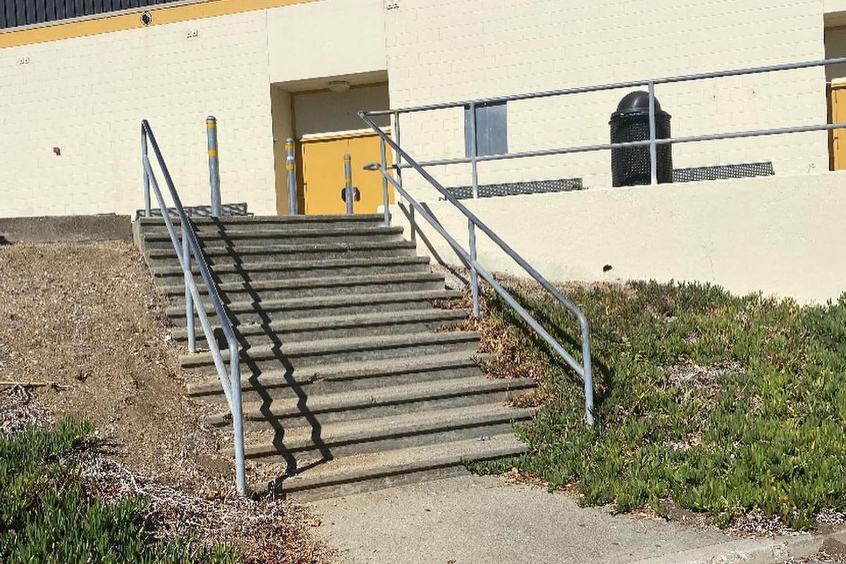 Image for skate spot Terra Nova High School 12 Stair Rail