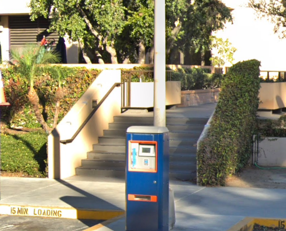 Image for skate spot CSU Fullerton - 8 Stair Hubba