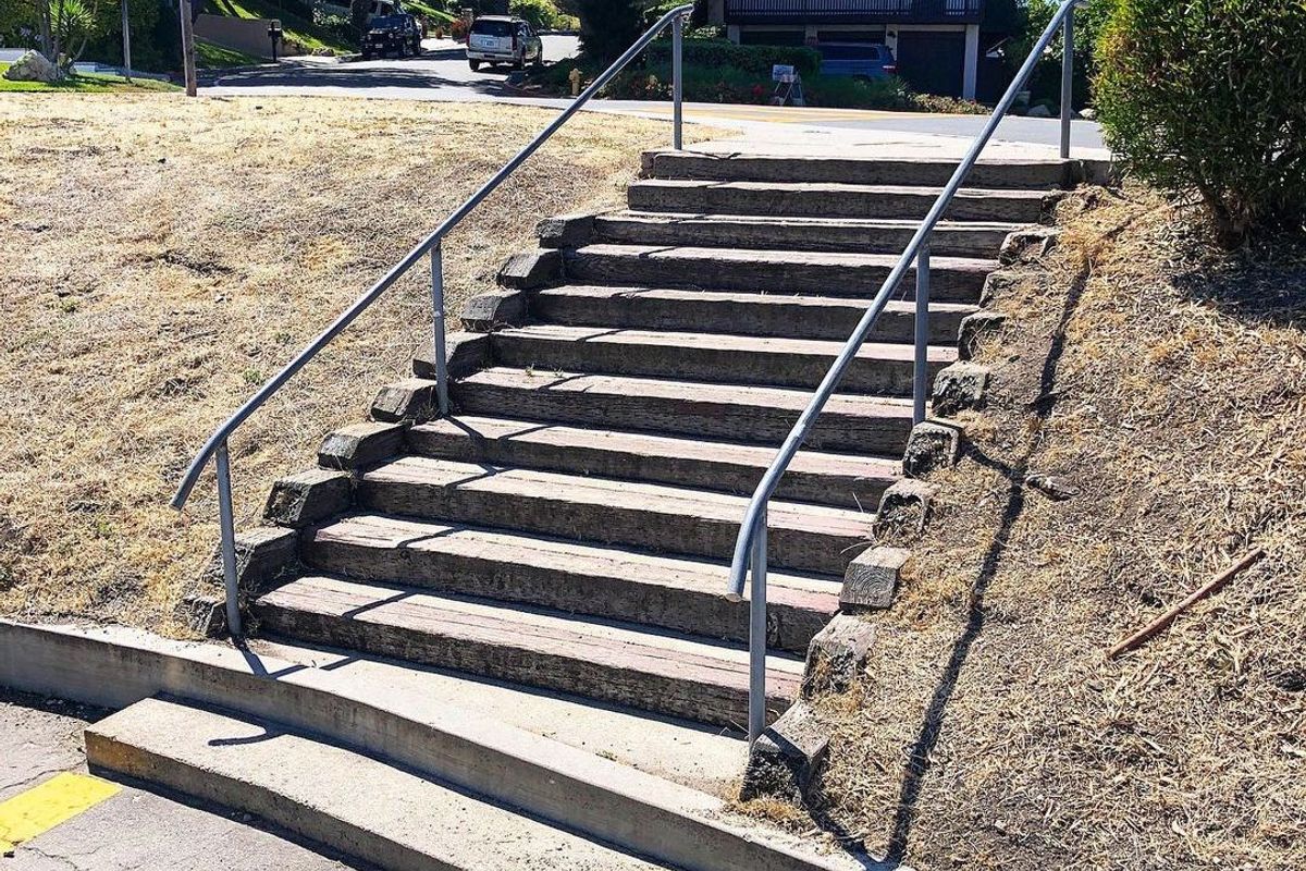 Image for skate spot Palos Verdes Intermediate School 13 Stair Rail