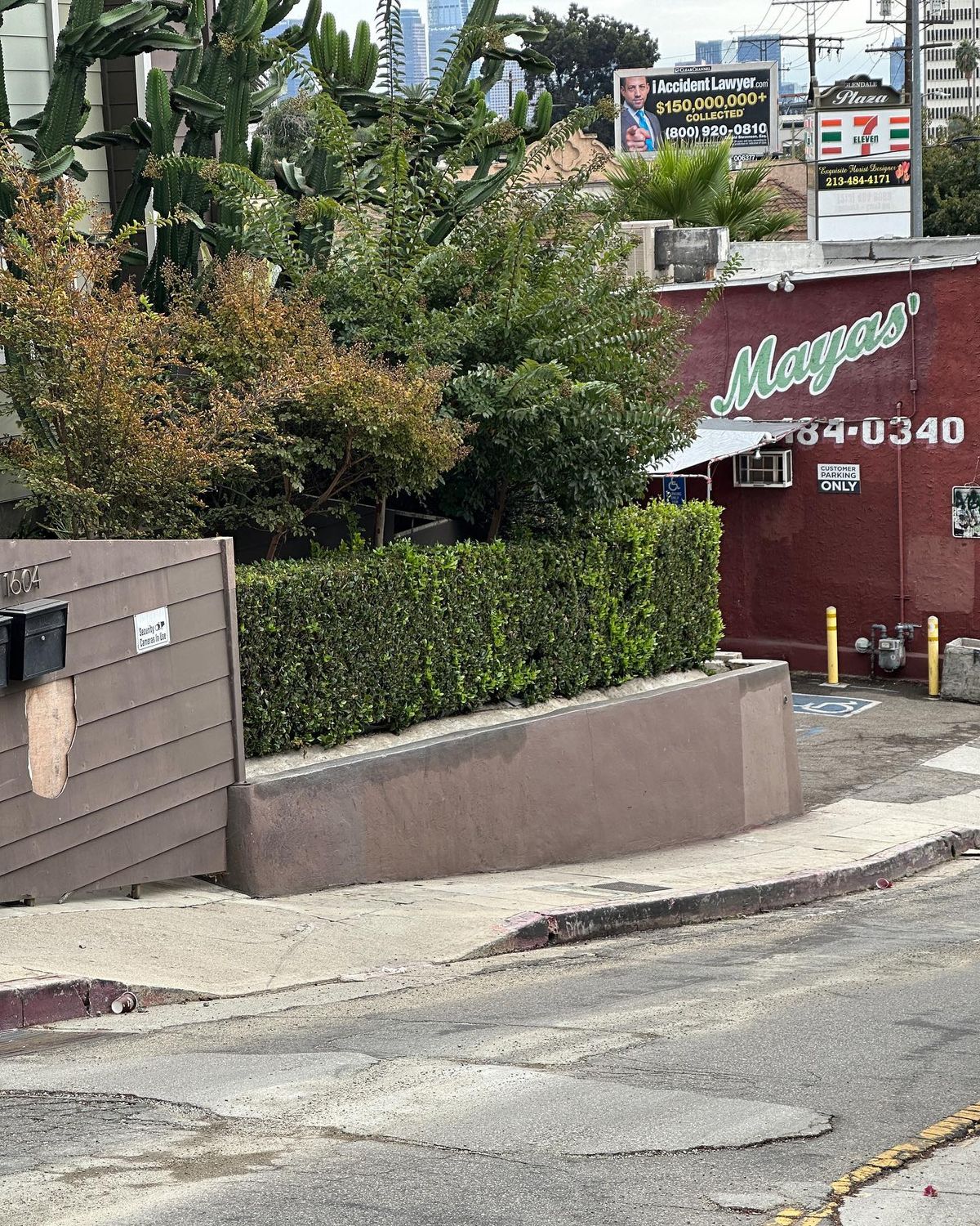 Image for skate spot N Alvarado St - Mayas Ledge